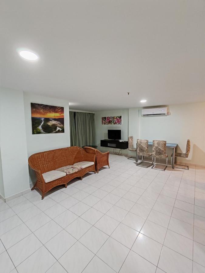 Apartment 2 Mins To 3 *